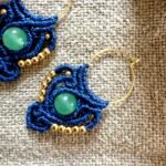 Boucles d’oreilles créoles en macramé artisanal avec perles d’aventurine verte