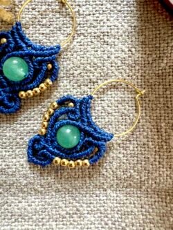 Boucles d’oreilles créoles en macramé artisanal avec perles d’aventurine verte