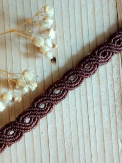 Ras de cou brun en macramé artisanal avec perle acier inoxydable