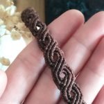 Ras de cou brun en macramé artisanal avec perle acier inoxydable