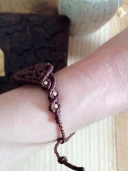 Bracelet brun en macramé avec larkivite et arabesques, perles laiton