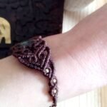 Bracelet brun en macramé avec larkivite et arabesques, perles laiton