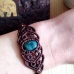 Bracelet brun en macramé avec larkivite et arabesques, perles laiton