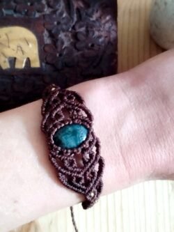 Bracelet brun en macramé avec larkivite et arabesques, perles laiton