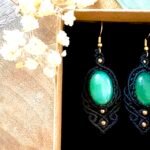 Boucles d’oreilles macramé noir avec agates vertes