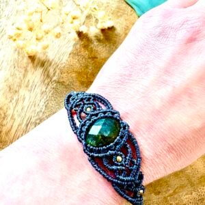 Bracelet en macramé noir avec labradorite facettée