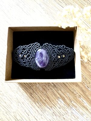Manchette macramé noir avec améthyste