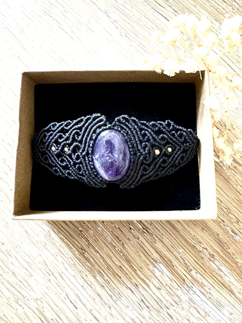 Manchette macramé noir avec améthyste