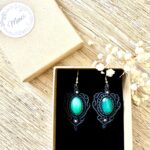 Boucles d’oreilles macramé noir avec agates vertes