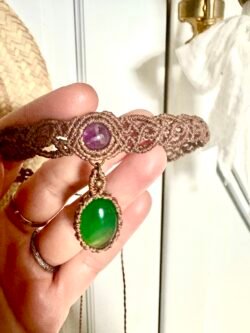 Chocker macramé sable avec améthyste et agate verte