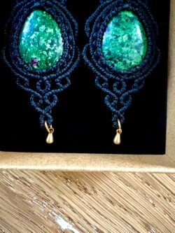 Boucles d’oreilles rubis zoïsite macramé fait main