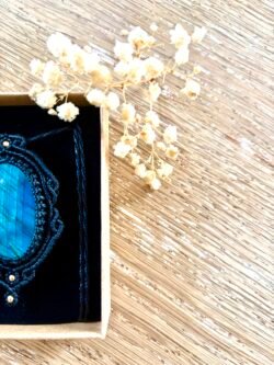 Talisman labradorite bleu macramé fait main