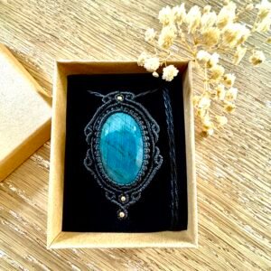 Talisman labradorite bleu macramé fait main