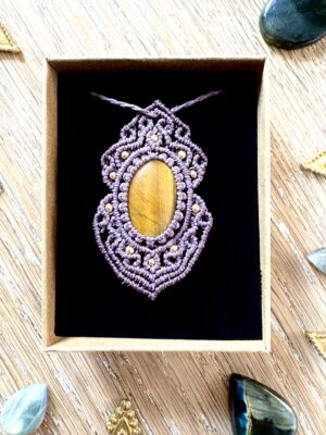 Talisman lilas et oeil de tigre.